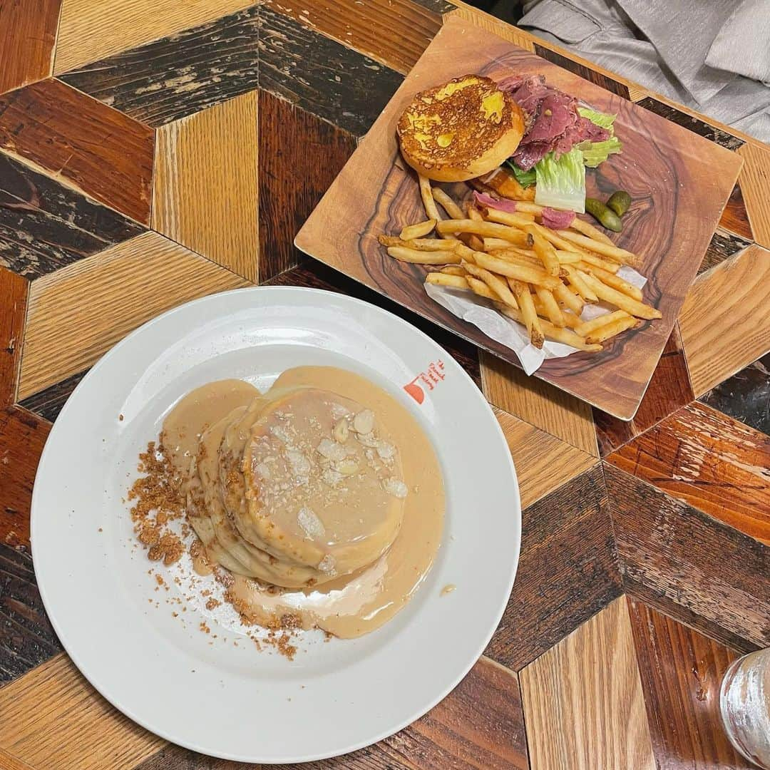 木下ひなこさんのインスタグラム写真 - (木下ひなこInstagram)「🥞🤍🍟 . . 先日 元バンドメンバーの @yunaadd9 に会いました🥰!!! 相変わらず面白くて可愛くて とっても良い時間を過ごせました💕 話しすぎてツーショット撮り忘れちゃったので また会った時撮って載せるね😇🙏🏻 ((楽しい時間は本当にあっという間🤣)) . . 2.3.4はストーリー用に撮った動画たち☺️👏💖 キナコが可愛すぎるのでフィードにも!! . . 9月も今日でラスト🥺 Instagramからポコチャ(配信アプリ)に 遊びに来てくれる人も増えて とても嬉しかったです😇💖 今月は頑張れば配信者さんの中で TOP50に入れそうなので このあとも22:30〜配信頑張ります🔥 9月ラストスパートみんなよろしくね🥰🙏🏻 . . #パンケーキ#フレンチフライ#ポテトフライ#ポコチャ#pococha #pocochaライバー」9月30日 20時19分 - hinako_0525