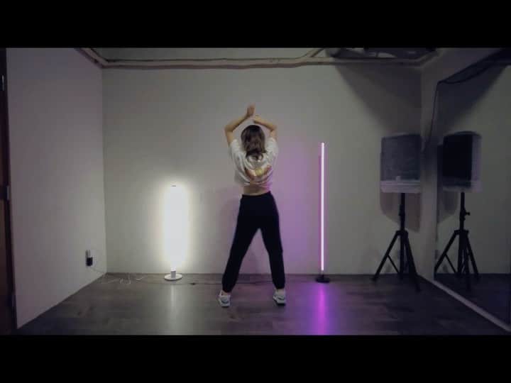 瀧澤彩夏のインスタグラム：「キューティーハニー踊ってみた🕺🏻  #踊ってみた #キューティーハニー #踊る前の前後ふざけすぎ」