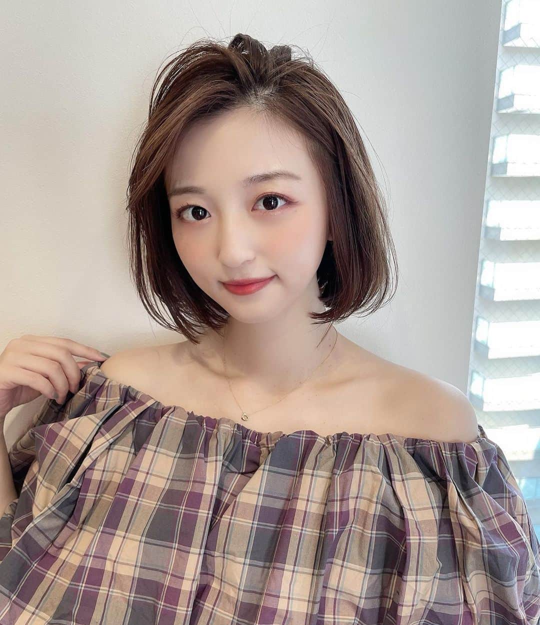 石井陽菜のインスタグラム：「⁡ ⁡ ⁡ ９月もおわり☻ 秋服冬服が可愛くてるんるんです ⁡ ⁡ 今年も残すところ3ヶ月なんて 本当にあっという間だなぁ〜 ⁡ ⁡ ⁡ ⁡ #snidel #オフショル#秋コーデ#秋服#ワンレンボブ#前髪なしボブ」