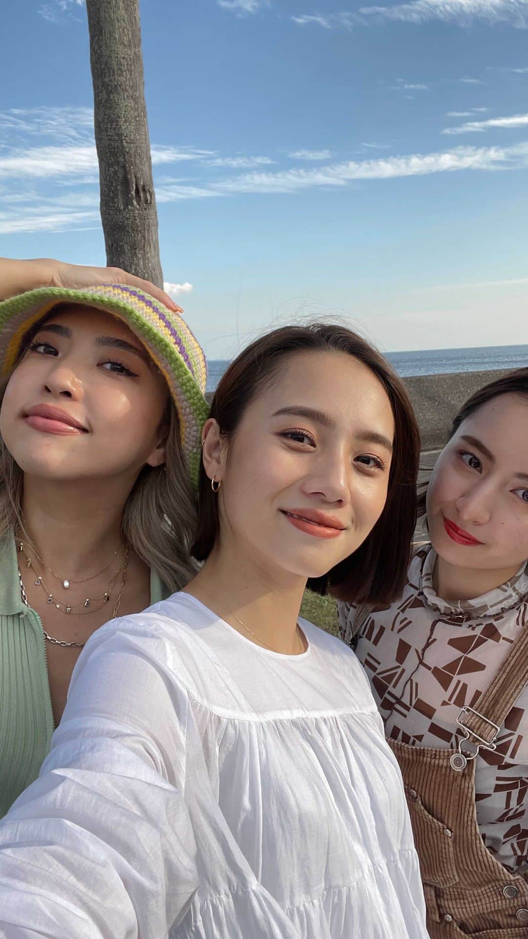 植野有砂のインスタグラム：「先日 @aoi186 と @julia.c.0209 とHondaの新しいSUV VEZEL e:HEVに乗って女子旅ドライブしてきました🚗 とってもかっこいい外装と、最新で快適な設備でとっても楽しい時間が過ごせたよ🥰CMでも使われている藤井 風さん書き下ろしの"きらり"を聴きながら行きも帰りもノリノリドライブでした😆🙌🏻音響もすごく良くて後ろに乗っていても音が綺麗だった✨ みんなも #きらりドライブ をつけてreelを載せてね😘  #GOODGROOVE #Honda #VEZEL #eHEV #ホンダ #pr @goodgroove_vezel」