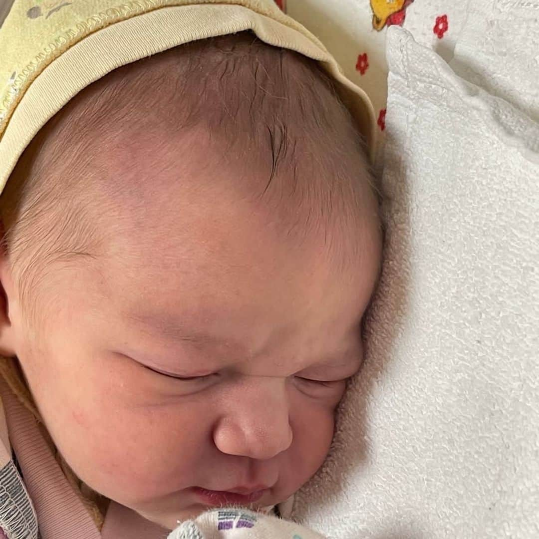 トニ・シュニッチさんのインスタグラム写真 - (トニ・シュニッチInstagram)「Last night was the happyest day in my life  The day I become father to this beutyfull baby girl 🎀🎀 Thank you @viktoria.sunjic  for giving me the biggest gift in life  Love you both ❤❤❤」9月30日 21時28分 - sunkicaa