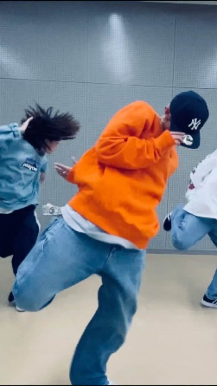 KYOKAのインスタグラム：「My lesson video! September choreography🍁  Do u like it??😎  New song by @itsr_a_e 🔥 The title is Mine✨  #baby_g #babyg_jp #dance_bg #polo #poloralphlauren #kyokarb」