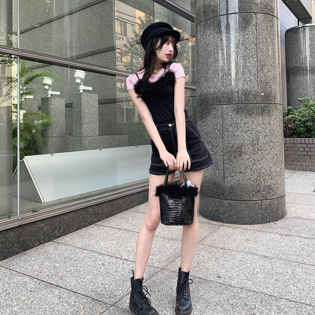 藤川らるむさんのインスタグラム写真 - (藤川らるむInstagram)「💖✖️🖤 ⁡ pinkとblackのコーデ🧸 ⁡ ⁡  HAT @ca4la_official  TOPS @__treat.urself__  BOTTOM  #Used BAG @thevirgins  SHOSE @drmartensofficial  ⁡ ⁡ ⁡ ⁡ ⁡ #甘辛コーデ  #treatürself  #thevirginsuicides  #ドクターマーチン8ホール  #フレンチライク #フレンチコーデ #ピンクコーデ #地雷系女子 #地雷 #ca4la #藤川らるむ #여자 #followｍe #follower #女孩 #섹시한 #fashion #ınstagood #photooftheday #art #cute #style」9月30日 21時34分 - ralumu_00