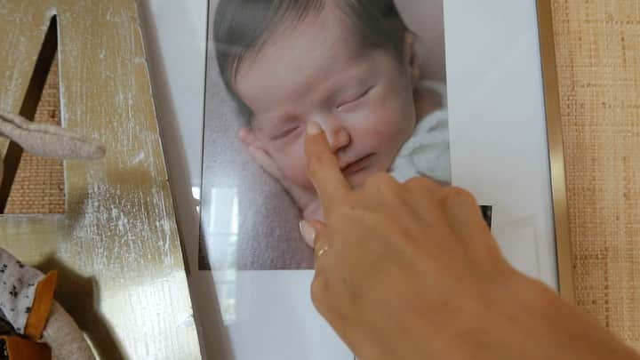 ヴィタ・シドルキナのインスタグラム：「“Nursery Tour” is up on my channel ❤️  The only room I have done by myself in our house 😅 thanks, hubby, for trusting me! haha   Hurry to watch! Link in bio 👆🏻」