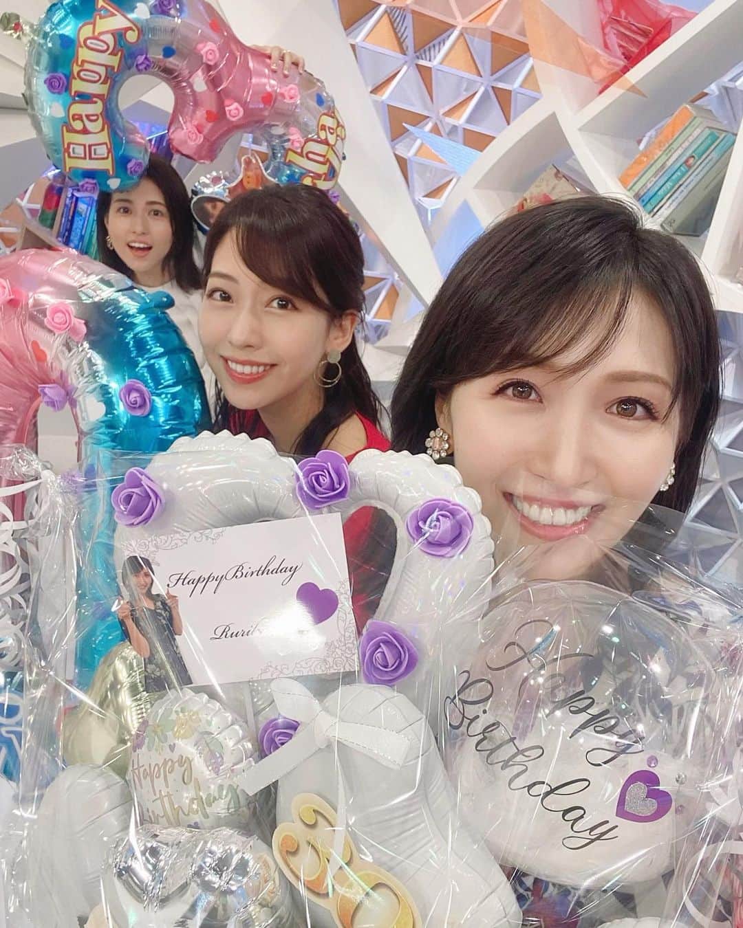 のインスタグラム：「・ ⁡ ルリカちゃんおめでとう〜㊗️🎉 ⁡ ダンスもうまくて、スタイルも良くて しっかり者で優しくて...同い年なのに 頼りたくなっちゃうルリ姉...🥺 ⁡ ⁡ 大人になってからもお仕事の場で こうして大切な友達ができるなんて しあわせです☺️💓 ⁡ ⁡ 最高の30代にしようー🎂！ ⁡ ⁡ ⁡ ⁡ #永島優美 #小野寺結衣 #横山ルリカ  #happybirthday #バルーンアート #🎈 #91年生まれ #同い年トリオ #👩👩👩 #めざまし8 #フジテレビ  ⁡ ⁡」