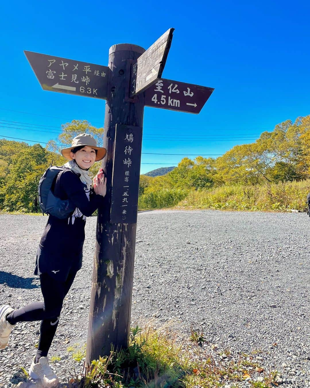 土屋香織さんのインスタグラム写真 - (土屋香織Instagram)「🌿.群馬 鳩待峠 ⇢ 尾瀬 今回の目的地は尾瀬でした🌿✨ 前日の荒れたお天気が嘘みたいな雲ひとつない快晴🌞晴れ女です笑 鳩待峠から出発❣️ . 木道が歩きやすすぎる✨ 東京電力に感謝です🥺✨ . . . 何回読んでも鳩待峠が鳩虐待って空目しちゃう😂😂😂 . .  #尾瀬 #尾瀬国立公園 #ハイキング #鳩待峠 #oze #群馬観光 #群馬旅行 #登山 #山ガール #登山コーデ #登山記me #retrip_nippon #retrip_japan  #naturephotography #mountainphotography #mountainlovers #登山初心者 #山が好き #登山女子 #japan_daytime_view #genic_mag #yamap55 #山女 #かおvoyage #beautifuldestinations #tabifleeeeek #日本の絶景 #絶景 #東京女子部 #ツギノタビ」10月1日 9時50分 - kaorintsuchiya