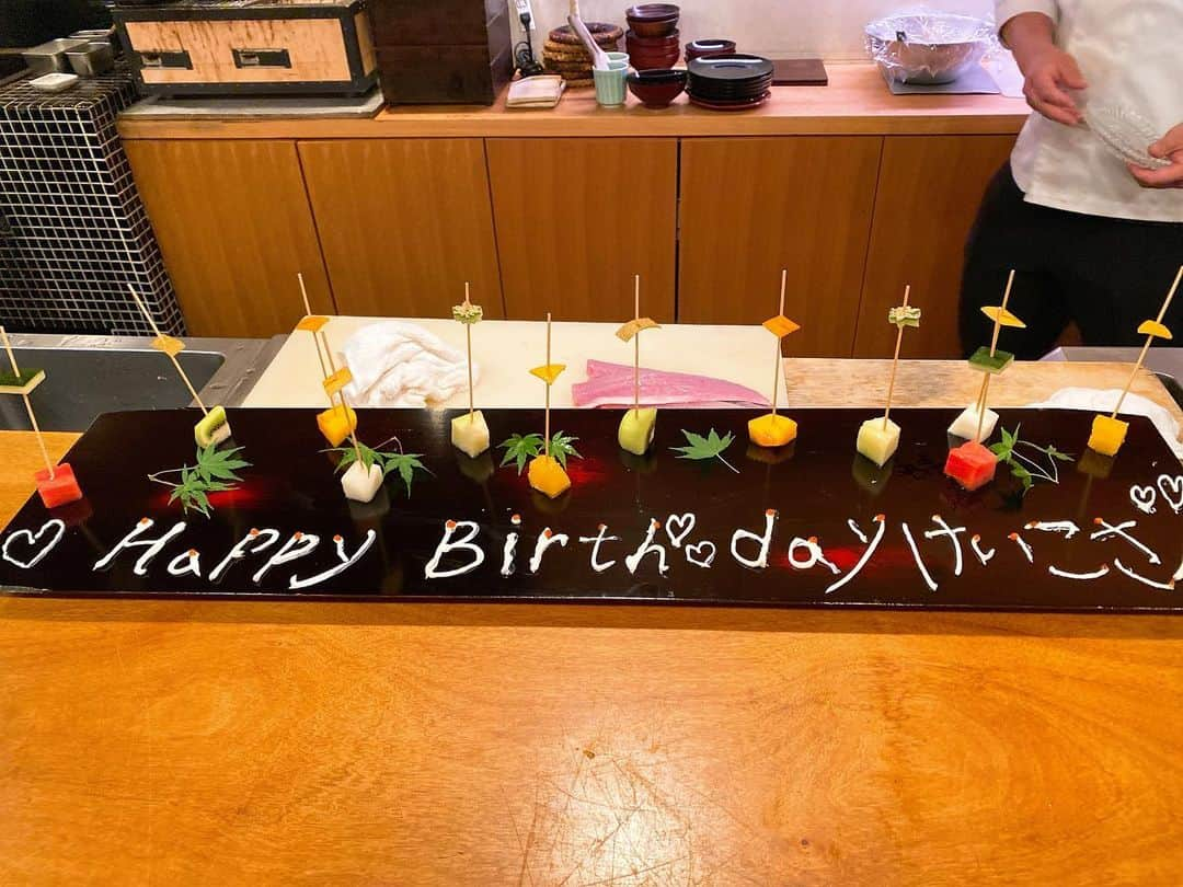 越野矢素子さんのインスタグラム写真 - (越野矢素子Instagram)「恵子さんのお誕生日お祝いするはずが、『妹にお金出させへん』と言ってご馳走になってしまっていつもながらカッコいいお姉ちゃんでした🙏🙇‍♀️💖  お店に事前にお誕生日の事を連絡していたのでこんな可愛いサプライズ😍💕 @miyagawachosuiren  ありがとうございました☺️  #宮川町水簾」10月1日 10時37分 - loversyaso