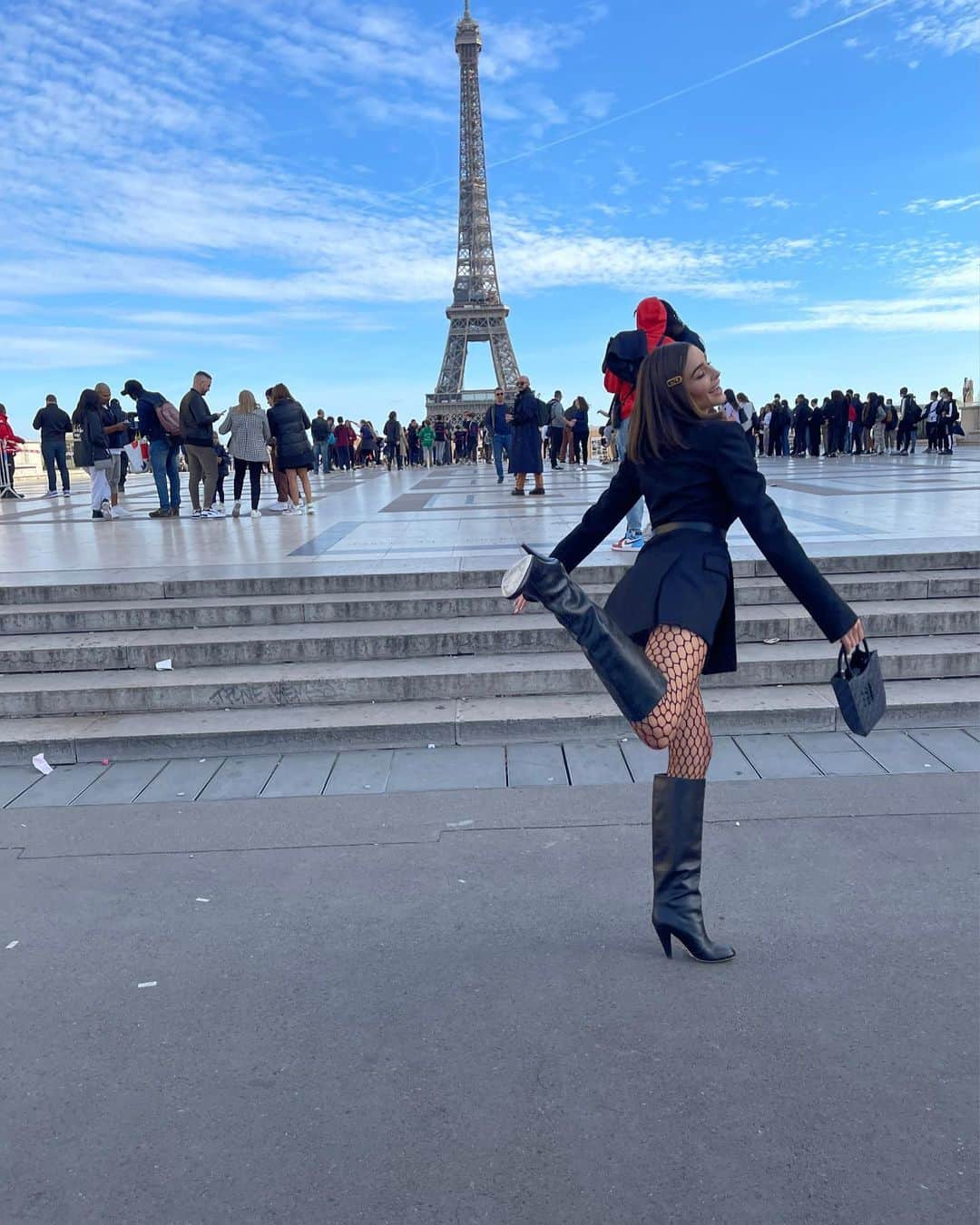 オリビア・カルポさんのインスタグラム写真 - (オリビア・カルポInstagram)「Crepe! Eiffel and hurt my leg!」10月1日 5時10分 - oliviaculpo