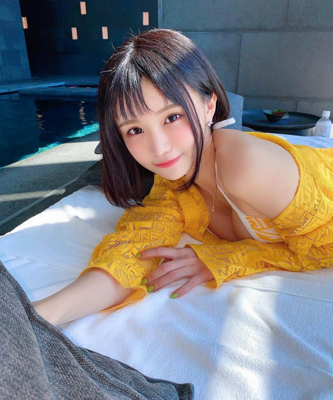 みもれもんさんのインスタグラム写真 - (みもれもんInstagram)「Hello ~ 🍋 I got up in the morning and came to the hotel pool 🤍 Which do you like better, the pool or the sea?  ・ こんにちは〜🍋💖 １０月になりましたねぇ〜🌷✨ 私は、ホテルのプールに遊びに 来たょぉ〜⊂( ・ ̫・ )⊃三☀️💘 実は、海よりプールが好きです💐 海って日焼けしちゃうし クラゲにモテすぎちゃうから、、 プールが好きっ⸜( ◜࿁◝ )⸝︎︎笑🤍 みんなはプールと海どっち派ですかぁ〜？ ラスト金曜日!!頑張ってねぇぇ😍💖 ・ ・  #mimoremon #camera #Japan #fashion #japanese #2021 #みもれもん #インスタグラビア #ショートヘア #ボブ #黒髪 #黒髪ボブ#カメラ #日本女孩  #日本女孩 #aman #pool #fendi #tokyo #amantokyo #aman #tokyo #東京」10月1日 11時08分 - mimore_mon0929