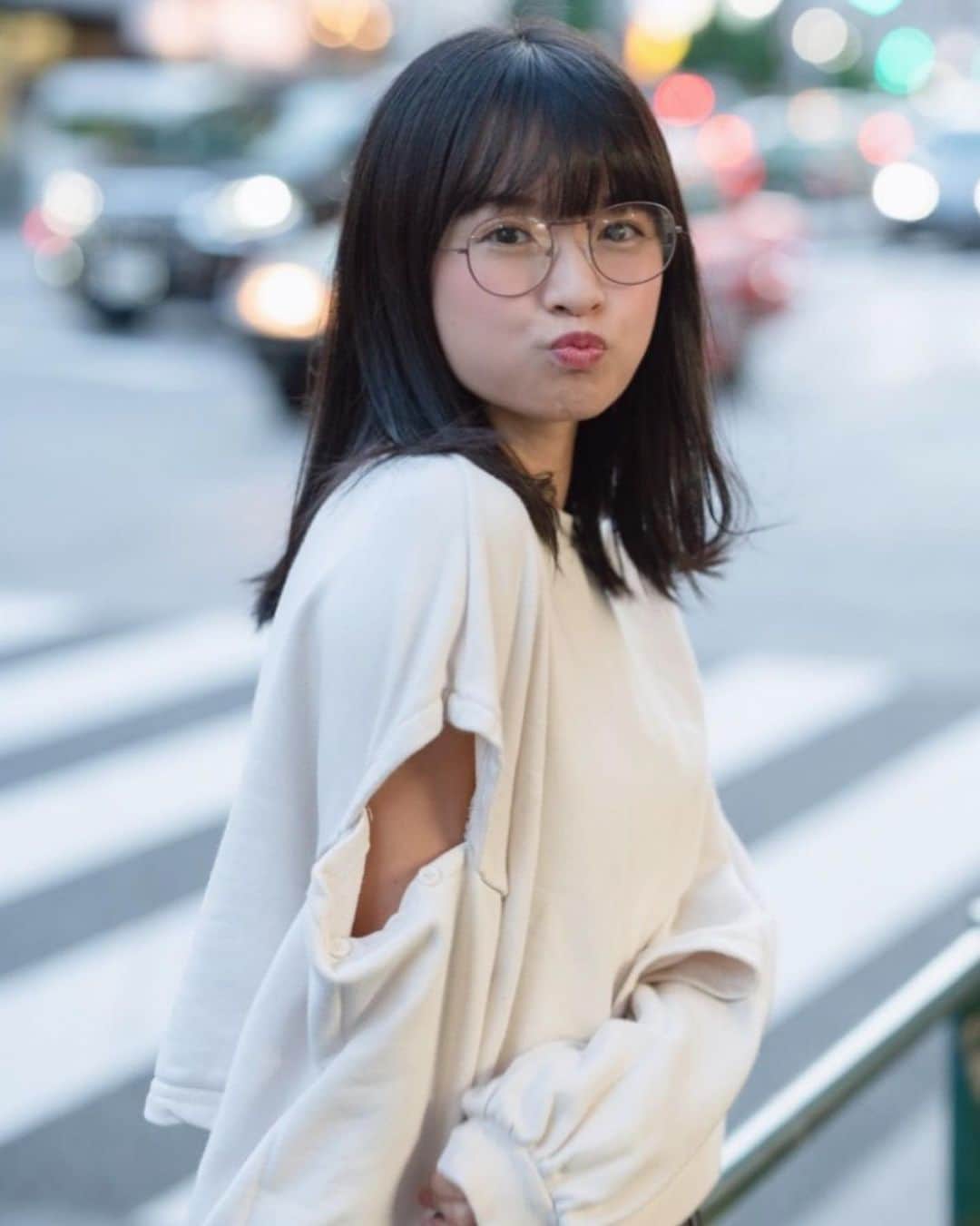 百川晴香さんのインスタグラム写真 - (百川晴香Instagram)「本日メガネの日😎 #めがね女子 #メガネの日 #かわいい #japanesegirl #cute #followｍe」10月1日 6時34分 - momokawaharuka