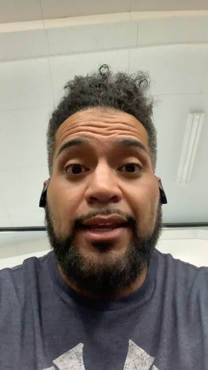 テヴィタ・フィフィタのインスタグラム：「Match with Ishi and more 😁」
