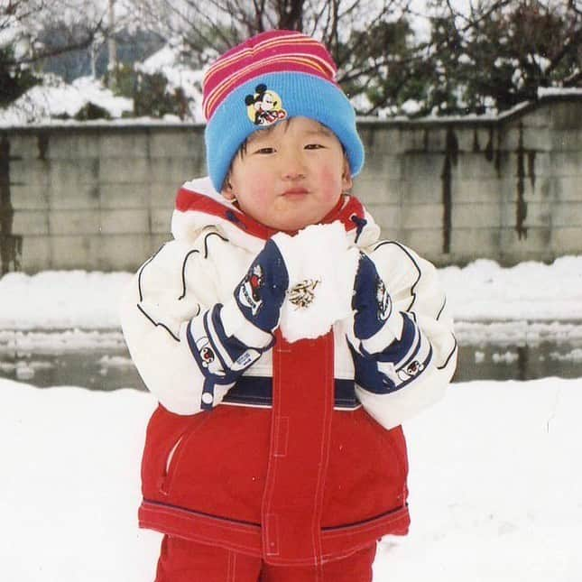 鹿島アントラーズさんのインスタグラム写真 - (鹿島アントラーズInstagram)「今日は、須藤選手19歳の誕生日です！  ハッピーバースデー、すっちゃん！これからもよろしくお願いします！  #鹿島アントラーズ #kashimaantlers #須藤直輝 #誕生日 #おめでとうございます #happybirthday #19歳 #須藤選手の #ご家族 #たくさんの写真 #ありがとうございました #family」10月1日 8時35分 - kashima.antlers