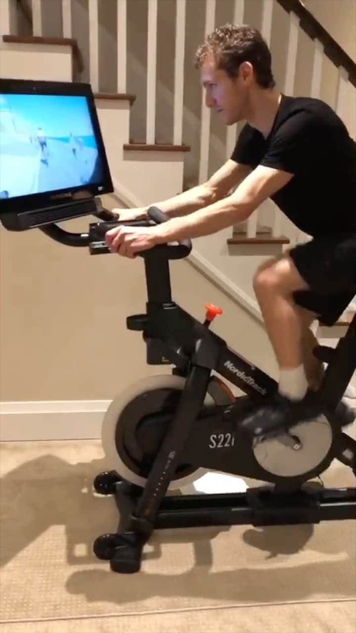 ジェイソン・ブラウンのインスタグラム：「NordicTrack S22i Studio Cycle allows me to take my cardio training up a notch! 🚴 I’m obsessed with the iFIT library! The workout options, bike features, and routes you can take are endless!! 🙌 • NordicTrack has given me an exclusive offer for my viewers! Click the link in my bio to get $75 off any NordicTrack machine! https://nordictrack.com/s22i-studio-bike/jasonbskates」