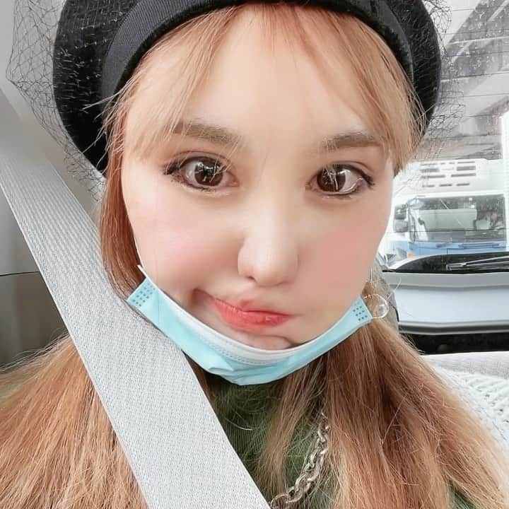 まさき沙耶のインスタグラム：「ごめんなさい動画の中の無言の私が長すぎて耐えられず、 尺切り取ってあげなおしました🤣  お返事できてないのにいつも反応くださる皆さまに感謝😢😢😢❤️  つぎお洋服載せるね🥰」