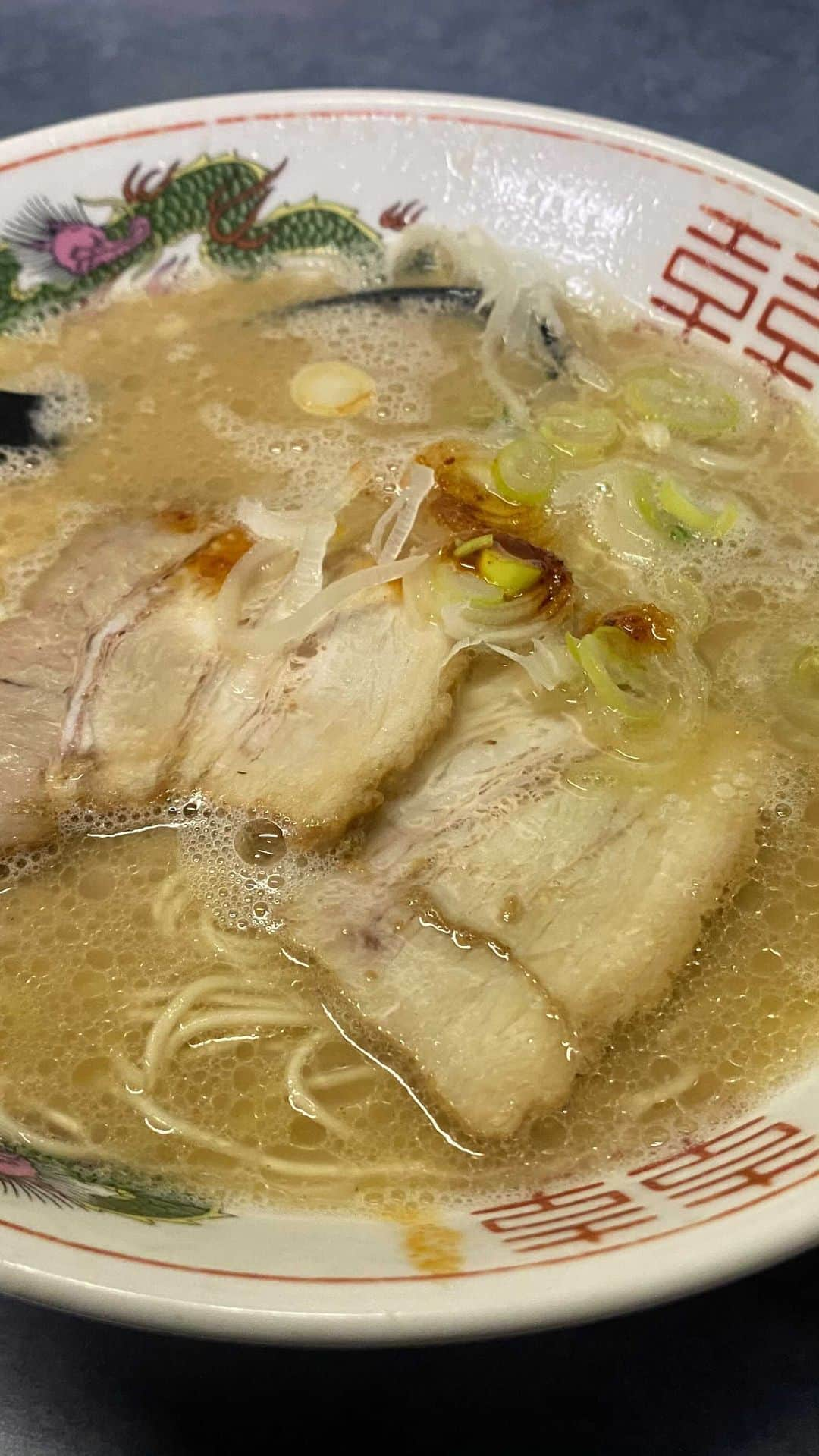 雫石将克のインスタグラム：「また実況したいなぁ🥺笑 @chagamaran   #ラーメン#替え玉#グルメ#アナウンサー#ちゃがまらん#博多#とんこつ#トンコツ#豚骨#細麺#アナウンサー」