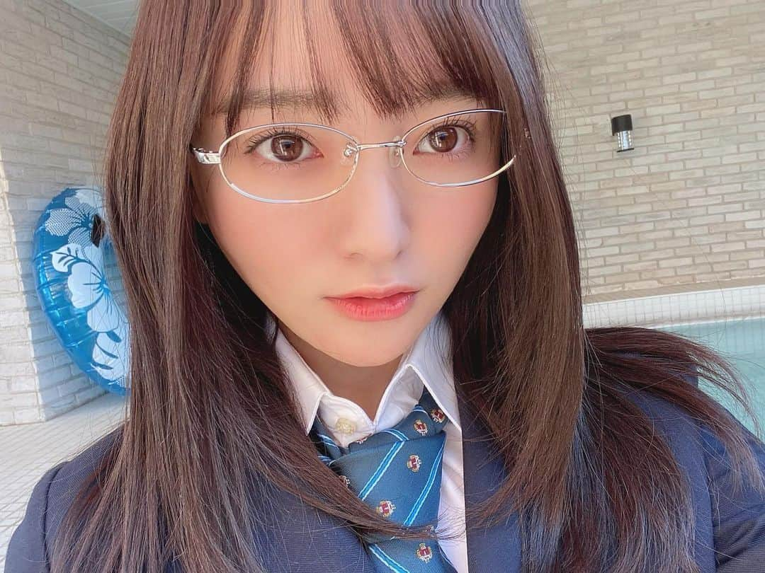 西永彩奈さんのインスタグラム写真 - (西永彩奈Instagram)「今日は  #メガネの日 #ネクタイの日 らしいです！！🤓  . . #japanesegirl#japaneseidol#Instagravure#gravure #ootd#youtuber#followｍe#gravuremodel#school#schoolgirl  #グラビア#グラビアアイドル#インスタグラビア#制服#眼鏡女子#メガネ女子」10月1日 12時20分 - nishinagaayana