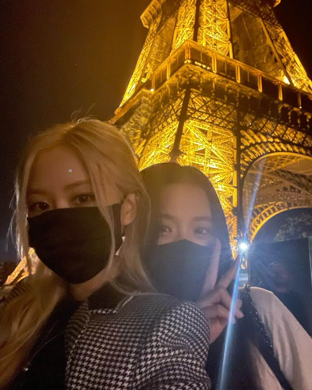 ロゼさんのインスタグラム写真 - (ロゼInstagram)「friends, food and Paris 🎁」10月1日 12時22分 - roses_are_rosie