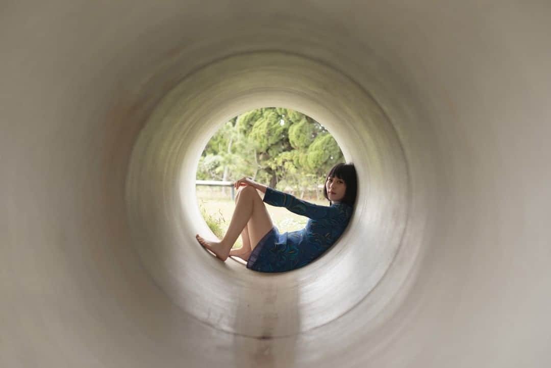 Akiomi Kurodaさんのインスタグラム写真 - (Akiomi KurodaInstagram)「懐かしさのあまり死ねる。楽しかった一日。 ・ ・ ・ #ポートレート写真 #ポートレート撮影 #ポトレの世界 #ポトレ撮影 #作品撮り #ポートレートセクション #撮影データ #モデル撮影  #フィルム写真に恋してる #フィルムに魅せられて #フィルムに恋して #フィルム写真好きな人と繋がりたい #フィルムのある生活 #フィルムポートレート #日常のエモいを切り取る #日常に彩りを #写真の中の私の世界 #ファインダー越しの私の世界 #leicaqphotography #leica_photos #leicaqphoto #leicaphotographer #leicaportrait #leicam10p #aposummicron50 #aposummicron #leicalover #portraitpage #theportraitpr0ject #portraits_mf」10月1日 12時30分 - artratio