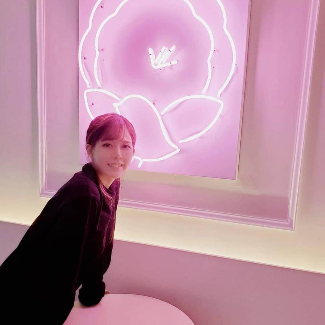 のインスタグラム：「麻雀カフェchun.さんその② 店内写真集❕ 綺麗＆映えスポットいっぱいでいろいろお写真撮らせていただいちゃいました。 @chun_mahjongcafe   というか和久津さん @akirawakutsu217 がいっぱい撮ってくれました☺️笑  #麻雀カフェchun. #おしゃれカフェ」