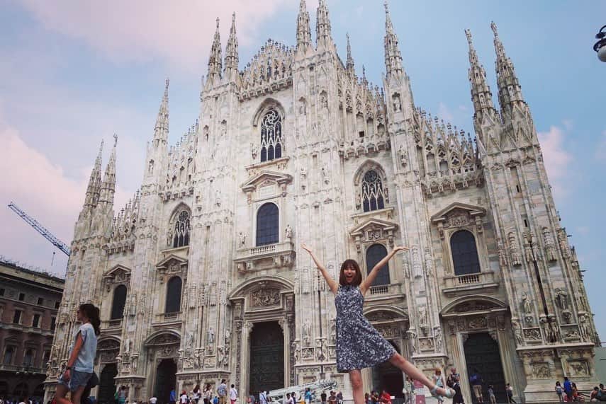 瀧本美織のインスタグラム：「👑 「アナザースカイ」 MCとして参加させていただけたこと、イタリアの旅をスタッフさんとご一緒できたこと。 そのとき選んだ一着はこれからもずっと私の宝物です！  寂しいですが、一番組ファンとして、また観られることを願って。 今田さん、番組に関わられた全てのスタッフさん、本当にありがとうございました！ アナザースカイに乾杯🥂✨   #アナザースカイ  #anothersky」