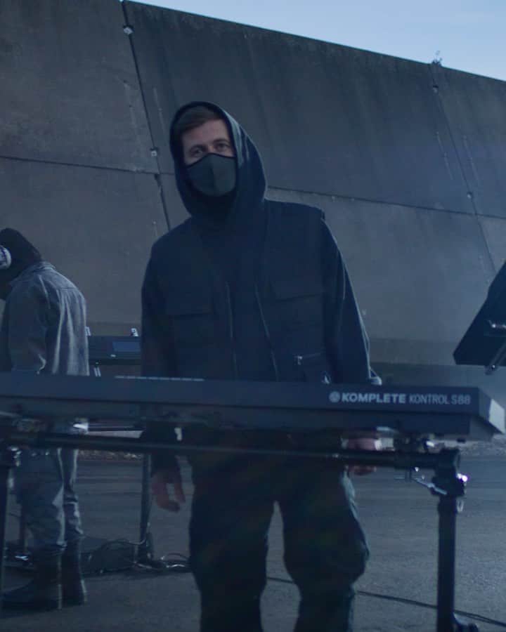 アラン・ウォーカーのインスタグラム：「Paradise Live version with @k391army & @boyinspace is out now on all streaming platforms 💥 here’s a sneak peak of the performance video that’s going up at 3PM CET on @youtubemusic today」