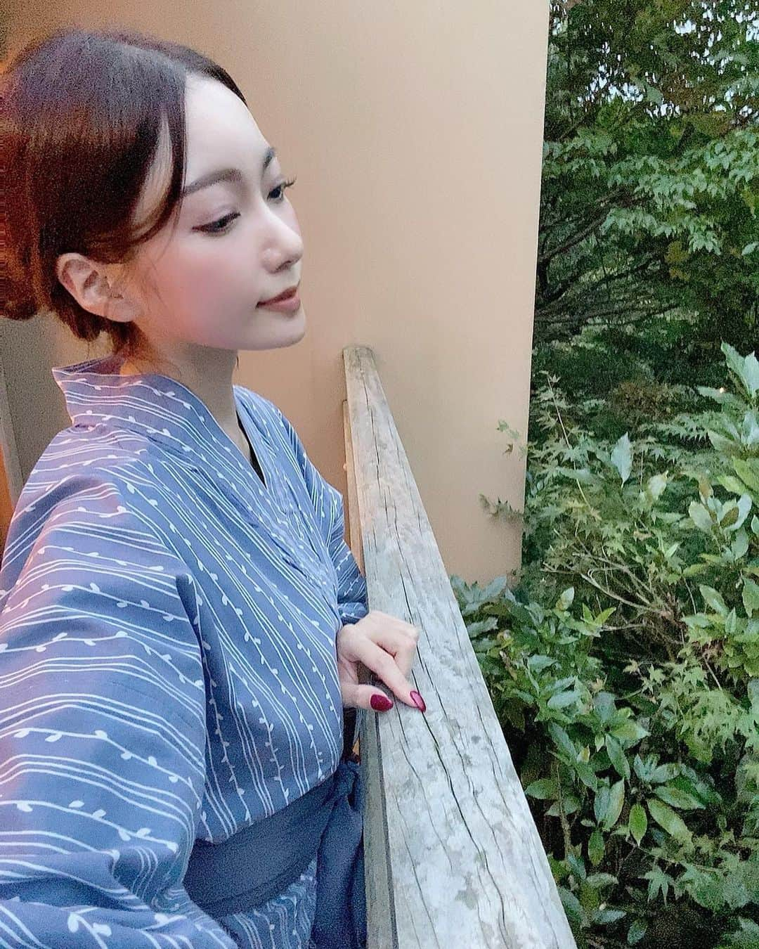 三田羽衣のインスタグラム：「みんな大好き💕 雨だと優しい気持ちになれます . 謙虚な気持ちで過ごすと 心が浄化されます . 台風がきてるから外出する際は 気をつけて下さいね . 皆様が今日も健やかに 過ごせます様に💐 .」