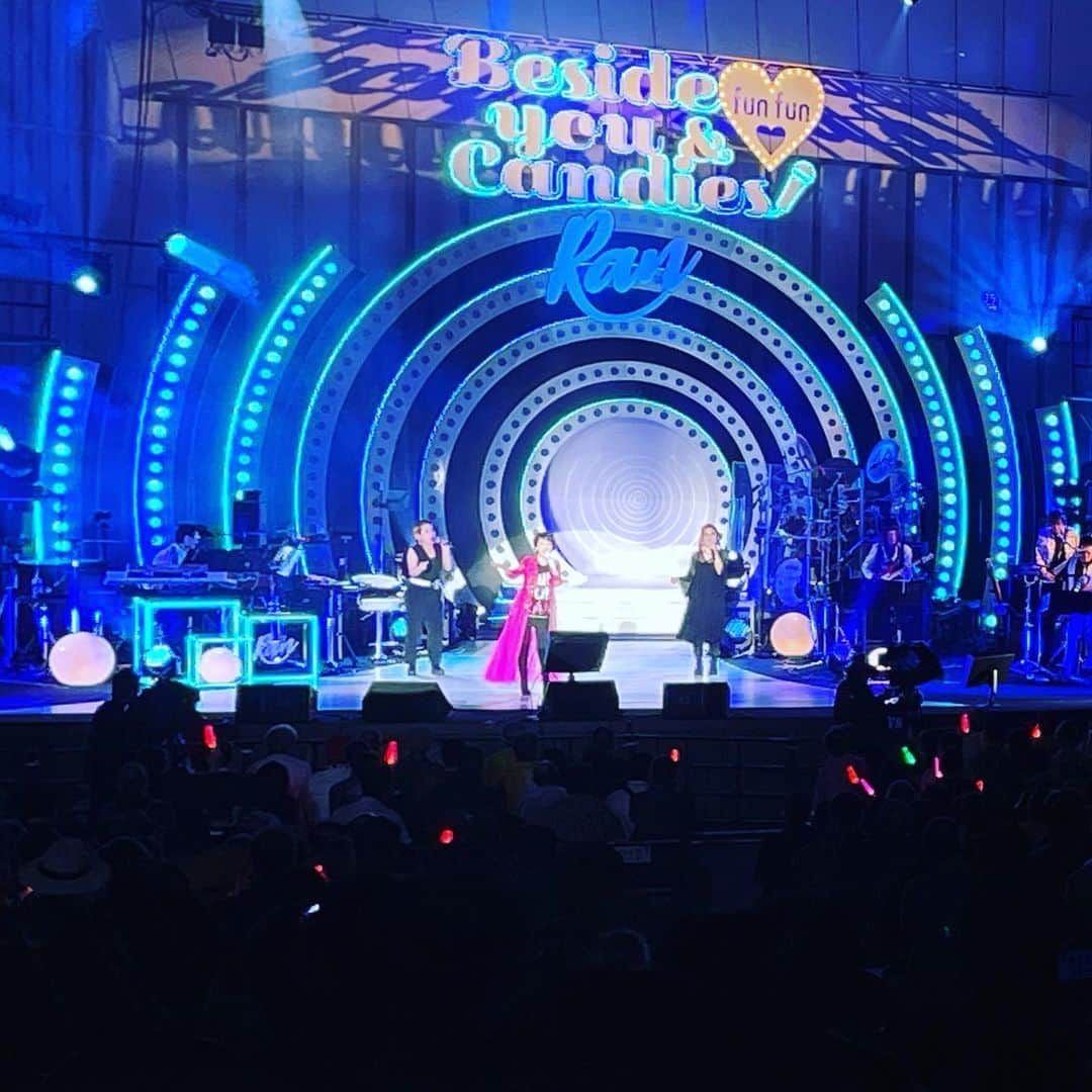 伊藤蘭さんのインスタグラム写真 - (伊藤蘭Instagram)「🎤 沢山の感想コメント、 有難うございました💕 とても励まされました。 夢の中の出来事だったような 気がしています。 でも夢じゃない❣️ また中野2daysに向けて 頑張ります！ ⁡ #伊藤蘭 #コンサートツアー2021 #野音Special #日比谷野音 #BesideyouandfunfunCandies ❤️ #10月28日 #10月29日 #中野サンプラザ #佐藤準 #是永功一 #美久月千晴 #そうる透 #竹野昌邦 #渡部沙智子 #高柳千野 #夢のような #でも夢じゃない #ありがとう #幸せ💕」10月1日 17時24分 - ranito_official