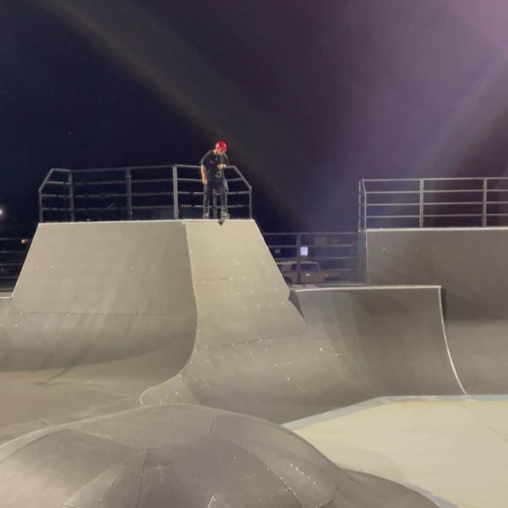 安床武士のインスタグラム：「Night🏄‍♂️ at #sakaiurbansportspark . 境町アーバンスポーツパークはナイター設備も完璧なライティング！ 皆で色んなライン作って楽しみたいですね。  @usdskates  @goodskates_inc  @canamonroad_japan  @lzbn_official  #usdskates #usdaeon #aeon72 #rollerblading #blading #inlineskate #rollerfreestyle #インラインスケート #ローラーブレード #takeshiyasutoko #安床武士 #境町アーバンスポーツパーク」
