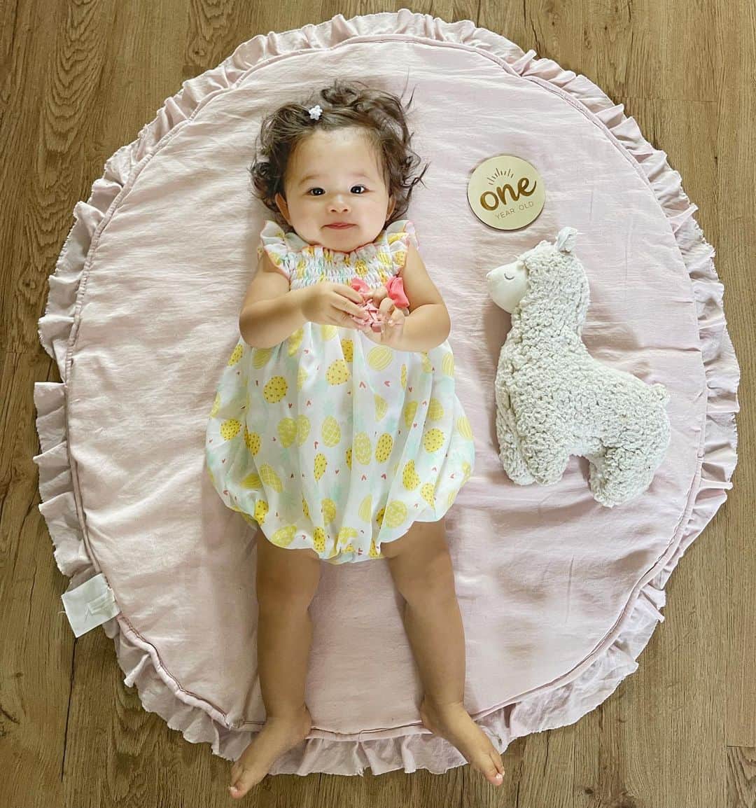 エリナ シルカのインスタグラム：「Happy One year to my beautiful baby girl 💕 るーちゃん1歳になりました🥺 あっという間の1年間。みんなを笑顔にしてくれてありがとう♡  これからちょっとはバースデー連投になっちゃいます(^^)」