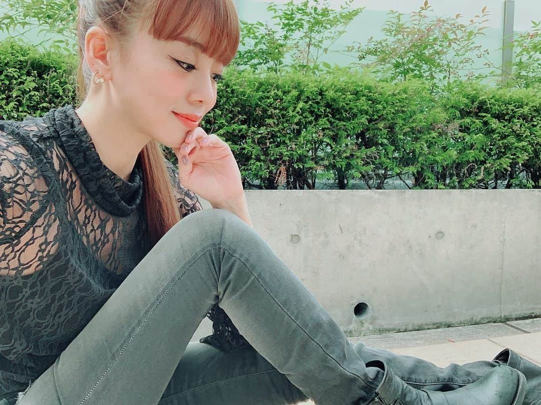 あびる優さんのインスタグラム写真 - (あびる優Instagram)「前髪切ったよ‼ どう⁉️ 私は慣れない😮💦 しばらく前髪関連投稿になると思うけど、 よろしくお願いします💇‍♀️💈❤️ ビックリした方ごめんね。 私が1番ビックリしてるけど🤭  #hair#hairstyle#haircolor#make#makeup#hairmake#ponytail#straighthair#メイク#メイクアップ#ヘアメイク#へアカラー#ストレートヘア#イメチェン#前髪」10月1日 17時38分 - yuabiru74