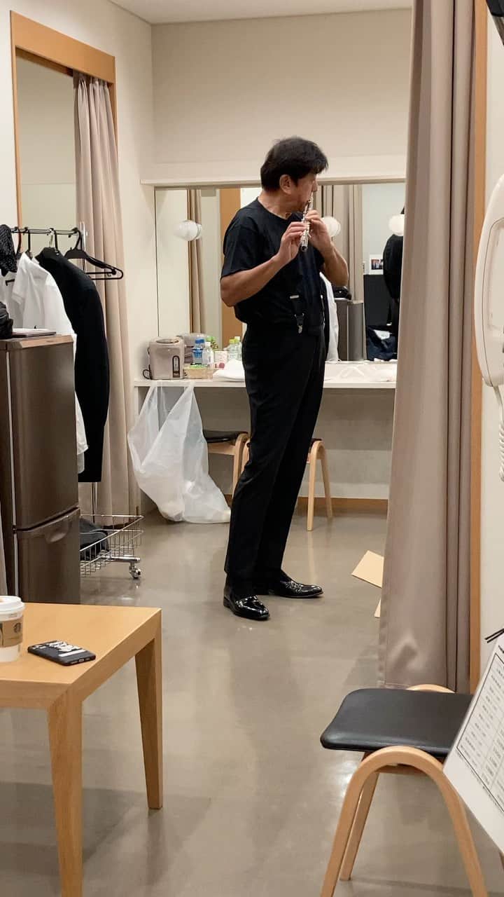 のインスタグラム：「…just before the concert with @sienawindorchestra at @rohmtheatrekyoto tonight!」