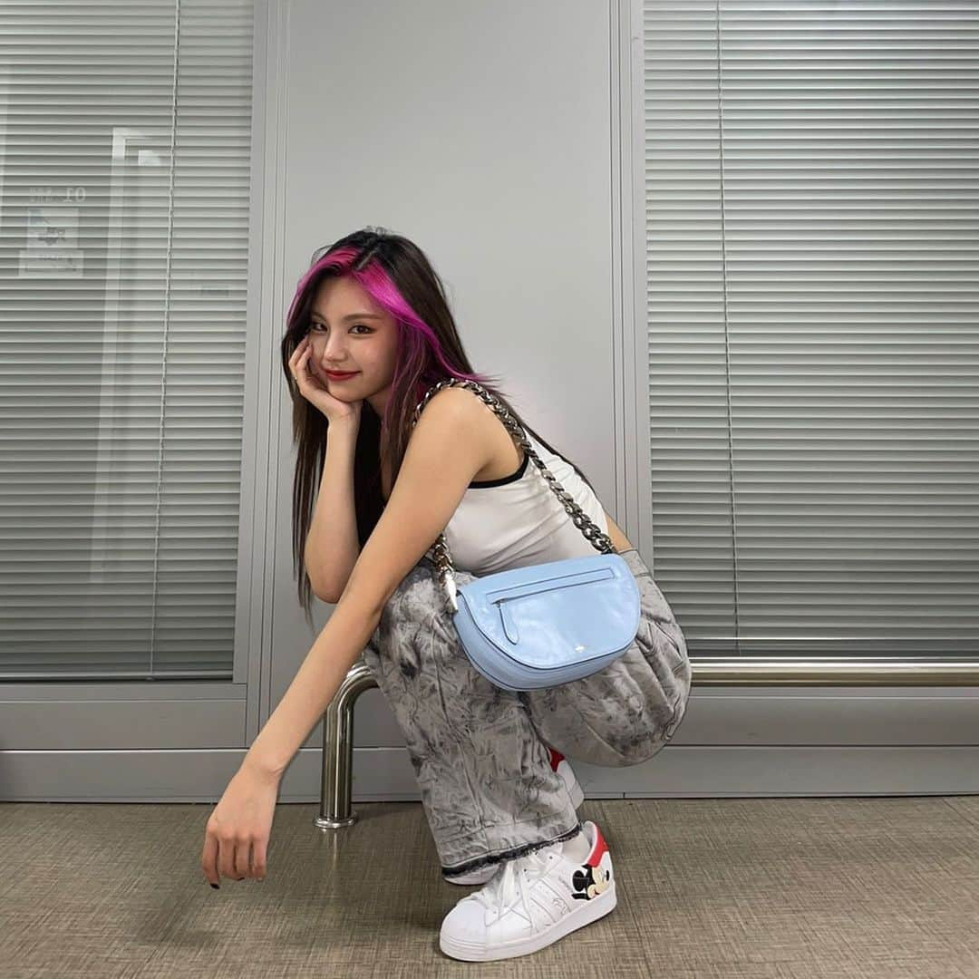 ITZYさんのインスタグラム写真 - (ITZYInstagram)「OOTD:)」10月1日 20時35分 - itzy.all.in.us