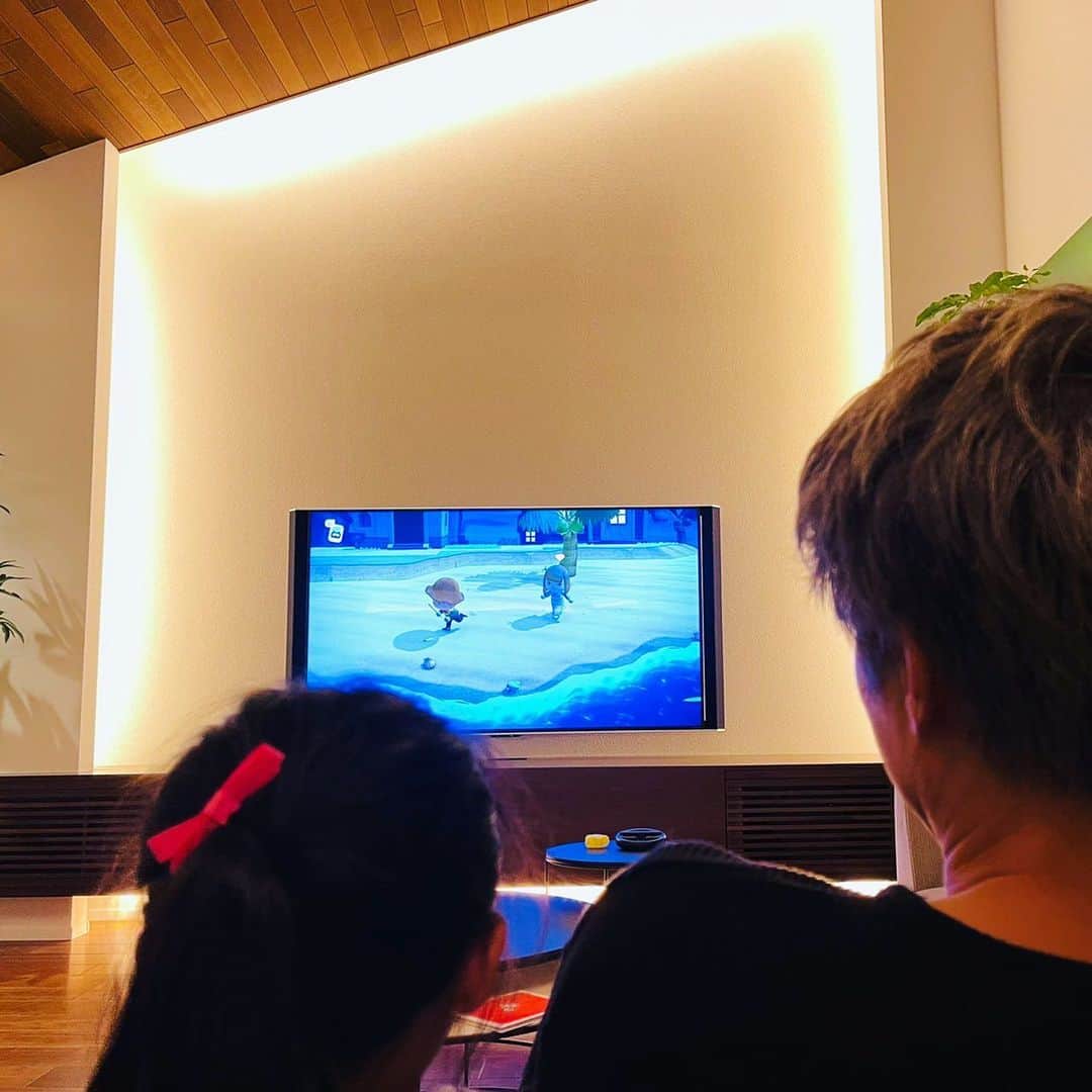 田村淳のインスタグラム：「どうぶつの森で もうかれこれ40分ほど 鬼ごっこをしています…  #あつ森  #どうぶつの森」