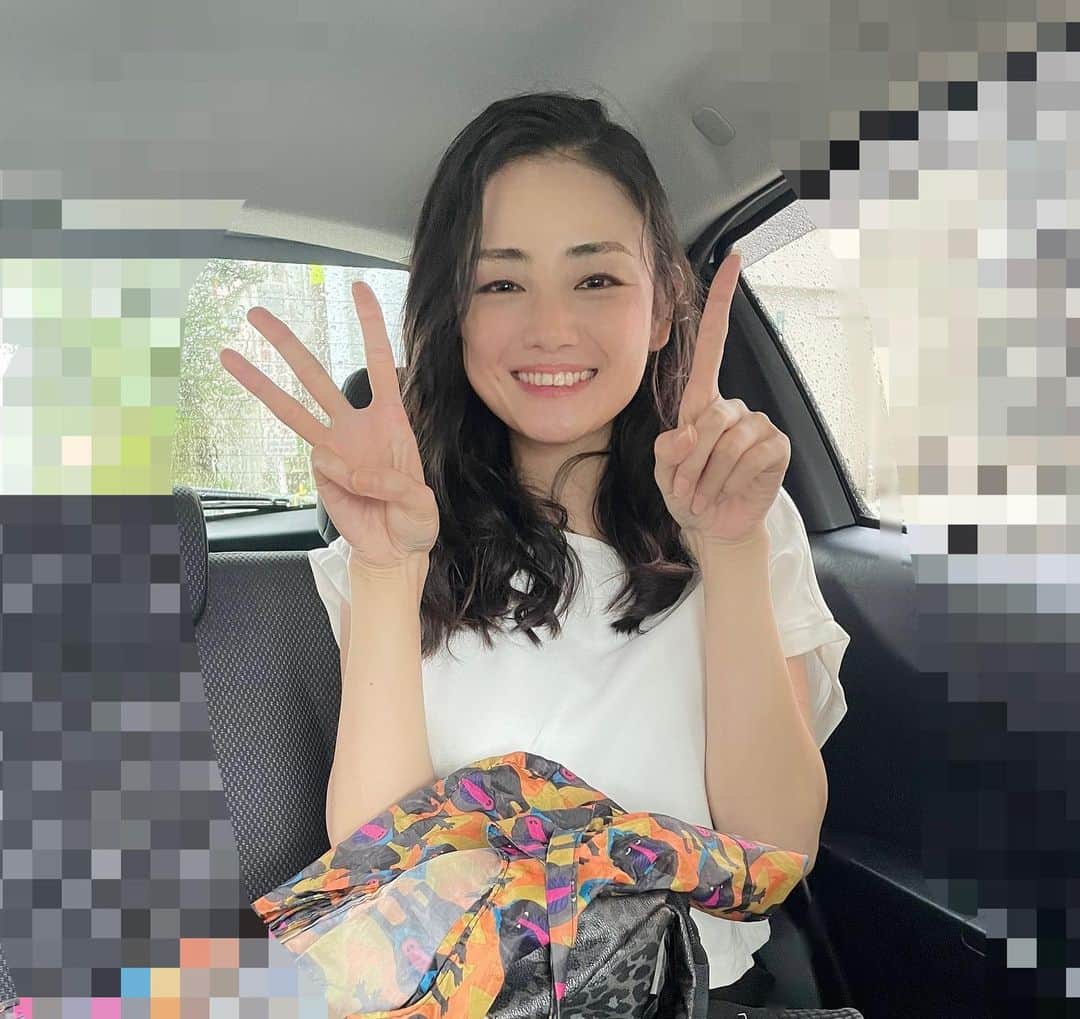片山萌美のインスタグラム：「🎂 パンパカパーン 🎉 10月1日は片山萌美の お誕生日なのでーす  皆様 いつも応援ありがとうございます📣 今日も台風に負けず 早朝から撮影でした✌︎ たくさんの作品に触れ人に触れ たくさんのことを充実させ インプットアウトプットを たくさんして みなさまに楽しんでいただけるように これからも頑張ります！🤍  #moemikatayama  #片山萌美」