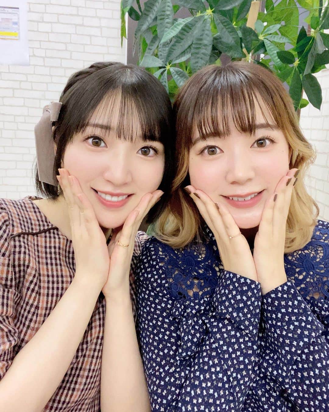 豊田萌絵さんのインスタグラム写真 - (豊田萌絵Instagram)「バンドリ！生放送のお写真🙆‍♀️💫  #あやさちゃんとは #パーソナルカラー #骨格診断 #顔タイプ診断 #身長 #全部一緒😂😂😂 #双子感強め」10月1日 21時17分 - toyotamoe