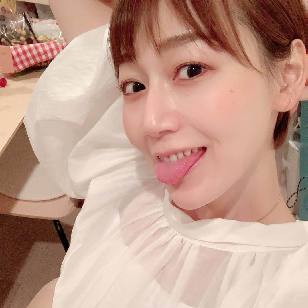 佐藤ただすけさんのインスタグラム写真 - (佐藤ただすけInstagram)「🎀  この化粧水を使ってから、 凄く肌質が変わったの！！  きめ細かくなったし、肌も褒められるようになった🥰  普段使ってる化粧水や美容液の前に使うだけ！ これだけだと乾燥するから気をつけてね😂  プロフィールのリンクから買えます❤️  Link in Bio⤴️  #transgender #maletofemale #beauty #cosmetics #genderless  #toneup #transjoy #トランスジェンダー #化粧水」10月1日 21時44分 - tadasuke.sato