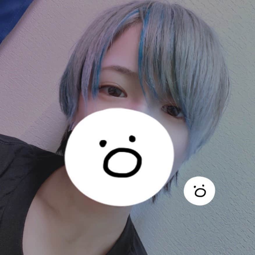 ちぐさくんのインスタグラム：「髪染！ 青テンション上がる〜⤴️寒色しか勝たんな🤟 #haircolor」