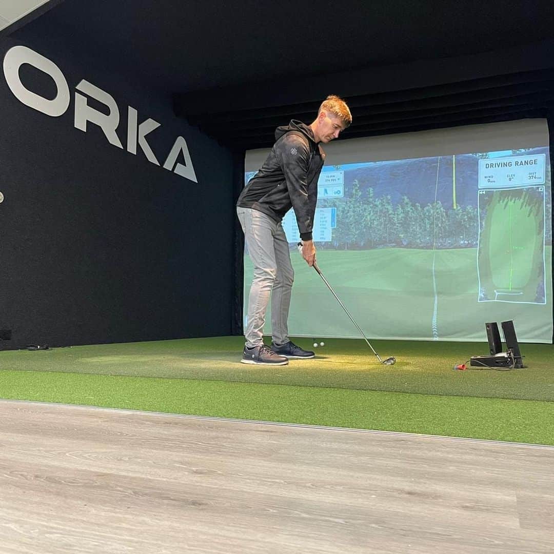 オリバー・フェルプスのインスタグラム：「Great time yesterday at @officialorkagolf HQ getting fitted to take the next step in golfing progression. #orkagolf」