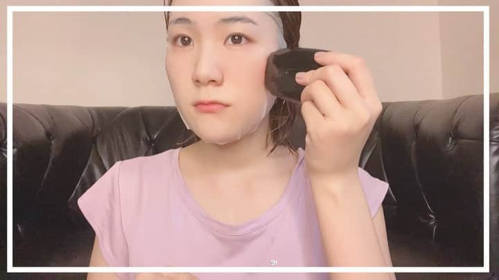 由利華のインスタグラム：「💄EMS 複合美顔器【Face Pump Premium】 ⁡ 1日家に引きこもってると、 誰とも会話せず、顔の筋肉何にも使わん時もあるし ありがたいものだよ🥲❤️ ⁡ #お肌ツルツル女子目指します ⁡ p.s この投稿から興味を持ってくださった方は、 シークレットセールで15%OFFで購入できるみたいです！😌 URLはストーリーに張り付けたので、 興味ある方是非チェックしてみてくださいっ❤️ ⁡ #PR #美顔器　#美容　#EMS #小顔　#FacePumpPremium #ザビューツールズ　#赤色LED  #thebeautools #facepump #フェイスポンプ #赤色LED #低周波 #敏感肌」