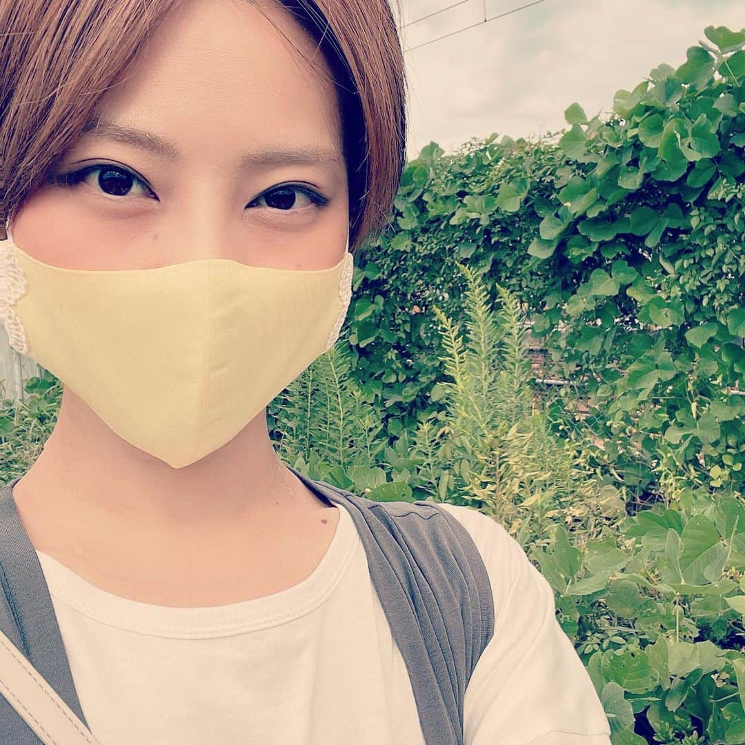 蒼真せれんさんのインスタグラム写真 - (蒼真せれんInstagram)「10月になりました🍀  涼しくなって お散歩日和が増えて嬉しいです☺️  でも台風がまた来ているみたいなので、皆さんお気をつけて下さいね💦‼️  あ！ LINEスタンプ はりーproduced by Seren.S 第2弾を作りました✨‼️ 良かったら見てみてください❤️ LINEのスタンプ検索で 【Seren.S】 と入力して頂けたら出てくると思います‼️🙇‍♂️ 個数も沢山作ってみました😁  10月も素敵な日々を過ごせますように…☆彡  #お散歩 さりげなく#月組 マスク #蒼真せれん #LINEスタンプ #ハリネズミ」10月1日 22時35分 - seren.soma