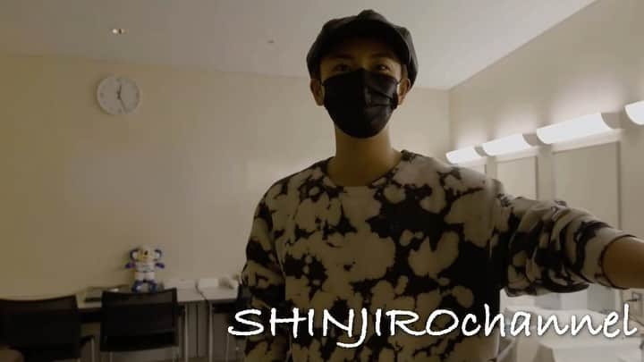 與真司郎のインスタグラム：「OPENREC  SHINJIROchannel更新しました✨  「名古屋公演ありがとうございましたー！！」 (23:15〜公開予定)  ぜひチェックしてください👍  #與真司郎 #SHINJIROATAE #THISISWHEREWEPROMISE #カトシバメセン #ツアー真っ最中 #名古屋 #明日は大阪公演」