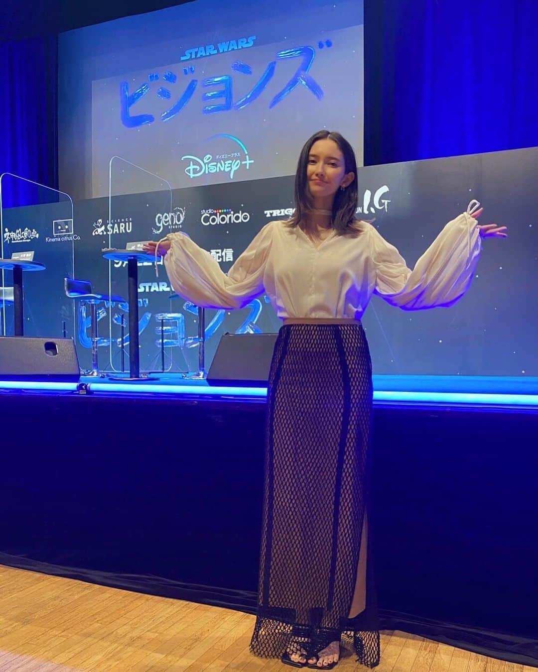 市川紗椰のインスタグラム：「日本を代表するアニメスタジオとルーカスフィルムがタッグを組んだビッグプロジェクト、スターウォーズ：ビジョンズ！ちょっと前ですが、監督のみなさんとのトークイベントに出演しました。ビジョンズはDisney+で見られるので、興味ある方はぜひ。クオリティー、めちゃくちゃ高いです。 ⁡ そしてタモリ倶楽部、ニッチ鉄特集パート2の放送！さらなる強者が登場します。 ⁡ タモリ倶楽部 10月1日　24:20〜 ⁡ J-WAVE「ORIENT STAR TIME AND TIDE」  毎土曜21:00〜 @jwavetimeandtide ⁡ NHKFM「×（かける）クラシック」 毎日曜14:00〜 毎月曜　7:25〜(再放送) 今週からテーマは美術xクラシック！ ⁡ もあります もし良かったら。  写真の衣装は #トップス@lautashi #スカート@akaneutsunomiya #サンダル@sellenatela #ピアス@___ukiyoshioka #右手シルバーリング@rumel_officialshop #ストーンリング@no.29.jewelry #左手リング@ajinco_style #スタイリスト　@okapiiiii」