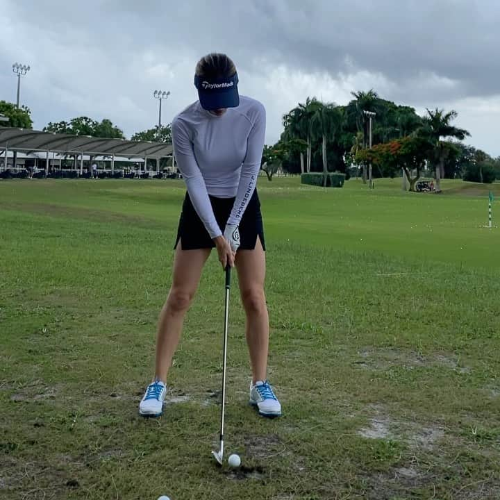 ベアトリス・レカリのインスタグラム：「Had a little setback but after today no pain @birdieeyesgolf (🎥 @gpodgolf)」