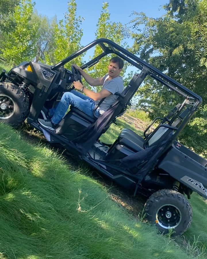 アシュトン・カッチャーのインスタグラム：「Pulled a Colt Bennett today #theranch @polarisorv」