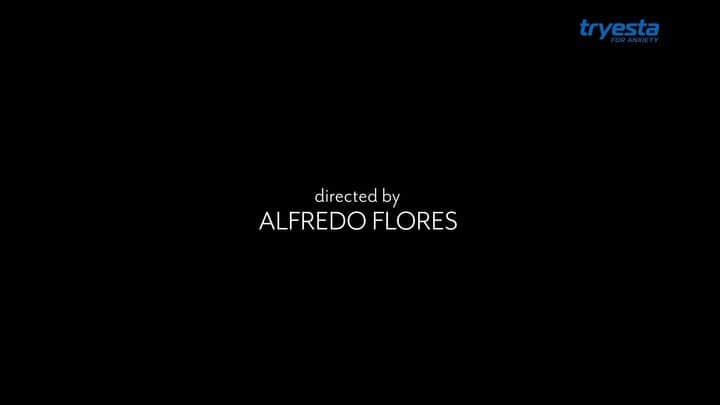 Alfredo Floresのインスタグラム：「dive into our anti depressant commercial worlds for @iamjojo’s single #anxiety! Special thanks to @laurenjauregui and @omarion for being apart of this project!   directed by me  produced by @moses_israel @bandwidthbros  dp: @joshlehnerd  1st ad: izzy hameed  1st ac: @sinceremaya  2nd ac/dit: theodros ellis gaffer: @luiscardenassv key grip: @diegomadrigaldp  bbg: @mrjonathanray  bbe: gavin samples  pa: leo ureta  production design: Carlos Anthony Lopez of @winstonstudios art director: @jdjacquelyn art department: @imanjordanmusic makeup: @iwantalexx  makeup asst: @lalunavela  hair: @johnlunsfordd  styling / wardrobe: @riowarner  wardrobe asst: @itsvalvasquez choreography/movement dir: @jemelmcwilliams  editor: @jordan_orme  asst editor: @b8manlewis  vfx/logos: @thejaraad color/beauty: @notnickvega bts photographer: @dougkrantzii management: @kategallghz  label: @warnermusic  side effects vo: @kwe2b  set love: @dexterdarden @iamparsonjames   Big thank you to everyone who helped make this happen and all who extended their energy!   link in bio 🎬  PS: the video will be airing on the hour every hour today on @mtv Live and MTVU! 🙏🏽」