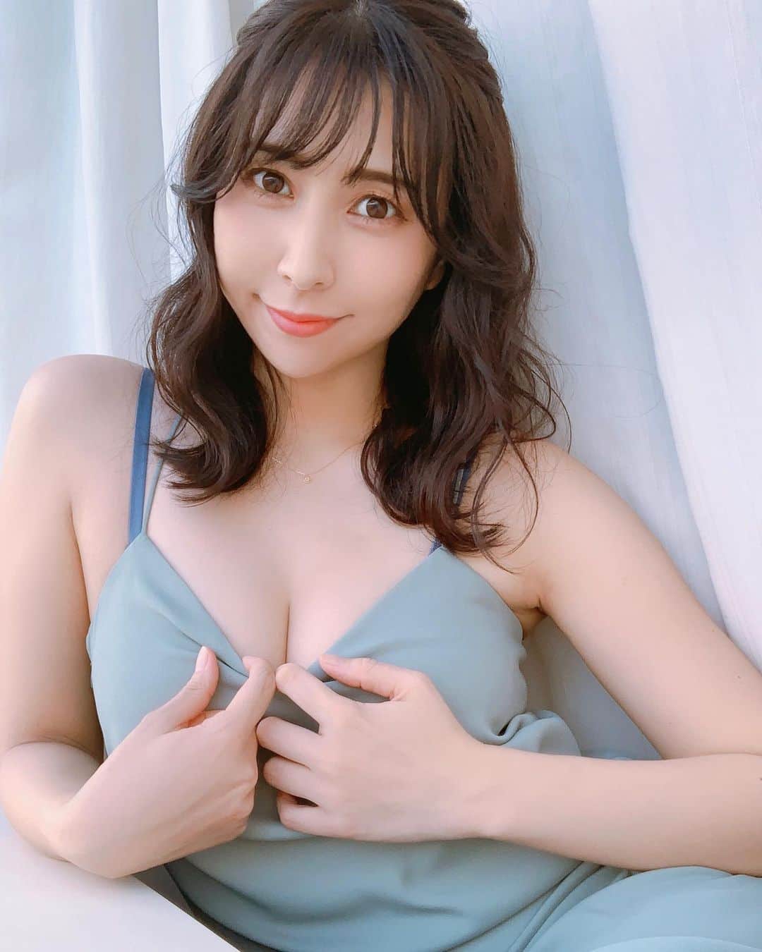 緑川ちひろのインスタグラム：「【DVD発売イベントのお知らせ】 . 5th DVD「白と黒」発売記念イベント 10/10(日) 16:00〜 ソフマップAKIBA パソコン・デジタル館8F . . . 今回も秋葉原ソフマップさんにてDVD発売イベントを開催させて頂きます！ ここ最近はコロナの関係もあり、ファンの皆さんとお会いする機会が少なかったので、是非会いに来てくださいませ…！ 沢山の人に来てもらえると嬉しいです。 次作に繋げられるよう、イベント参加での応援よろしくお願いします✨ . . まだ未定ですが、当日は新しい水着を着る予定です！ どんな感じか楽しみにしていてくださいね〜☺️ イベント申し込み方法については緑川ちひろTwitterにてご確認ください。 . . . #グラビア #グラビアアイドル #インスタグラビア #撮影会モデル #gravure #instagravure #followme #followmejp #ミス東スポ2020 #グラドル自画撮り部 #IV #イメージビデオ #水着 #美脚 #美尻 #美乳 #むちむち #japanesegirl #japapnese #性感 #sexyhot #sexy #ソフマップ #ソフマップ撮影会 #リリイベ #発売イベント #待ってます❤︎」