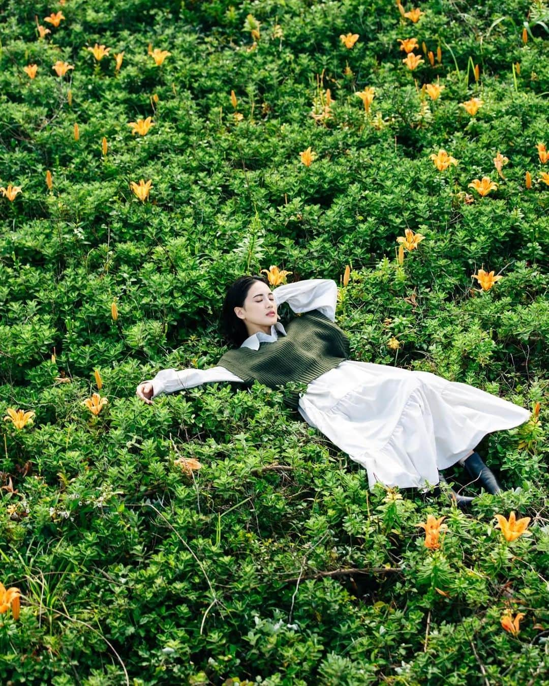 藤井夏恋さんのインスタグラム写真 - (藤井夏恋Instagram)「🤍🌱 素敵な朝、おはよう。 自然に触れたくなるね」10月2日 8時56分 - fujiikaren_official