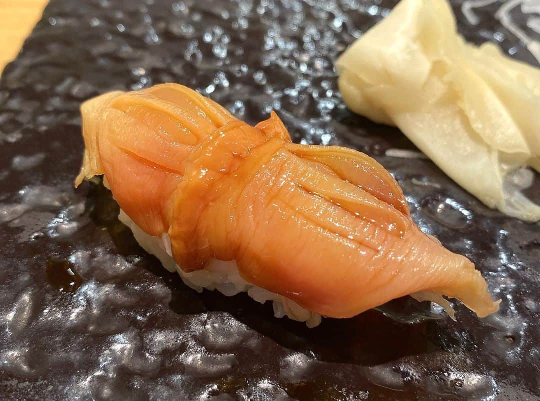 梅本理恵さんのインスタグラム写真 - (梅本理恵Instagram)「お寿司です。 おそとごはん。 家族で お邪魔しました。 ご馳走さまでした。 ⁡ さてさて 心地よい気候ですね〜 お出かけしたいな♡ ⁡ ⁡ ⁡ ⁡ ⁡ ⁡ #10月スタート #おそとごはん #お寿司大好き #sushi #東京グルメ #tokyo #かぞくのじかん #ありがとう #似てる人 #おいしかったです #美魔女 #はんなり #心地よい暮らし #秋ですね #梅本理恵 #今日も感謝 ♡」10月2日 9時59分 - rie___12ki