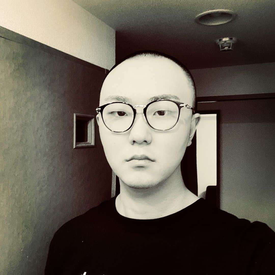 のインスタグラム：「メガネかけたらガチ昭和」