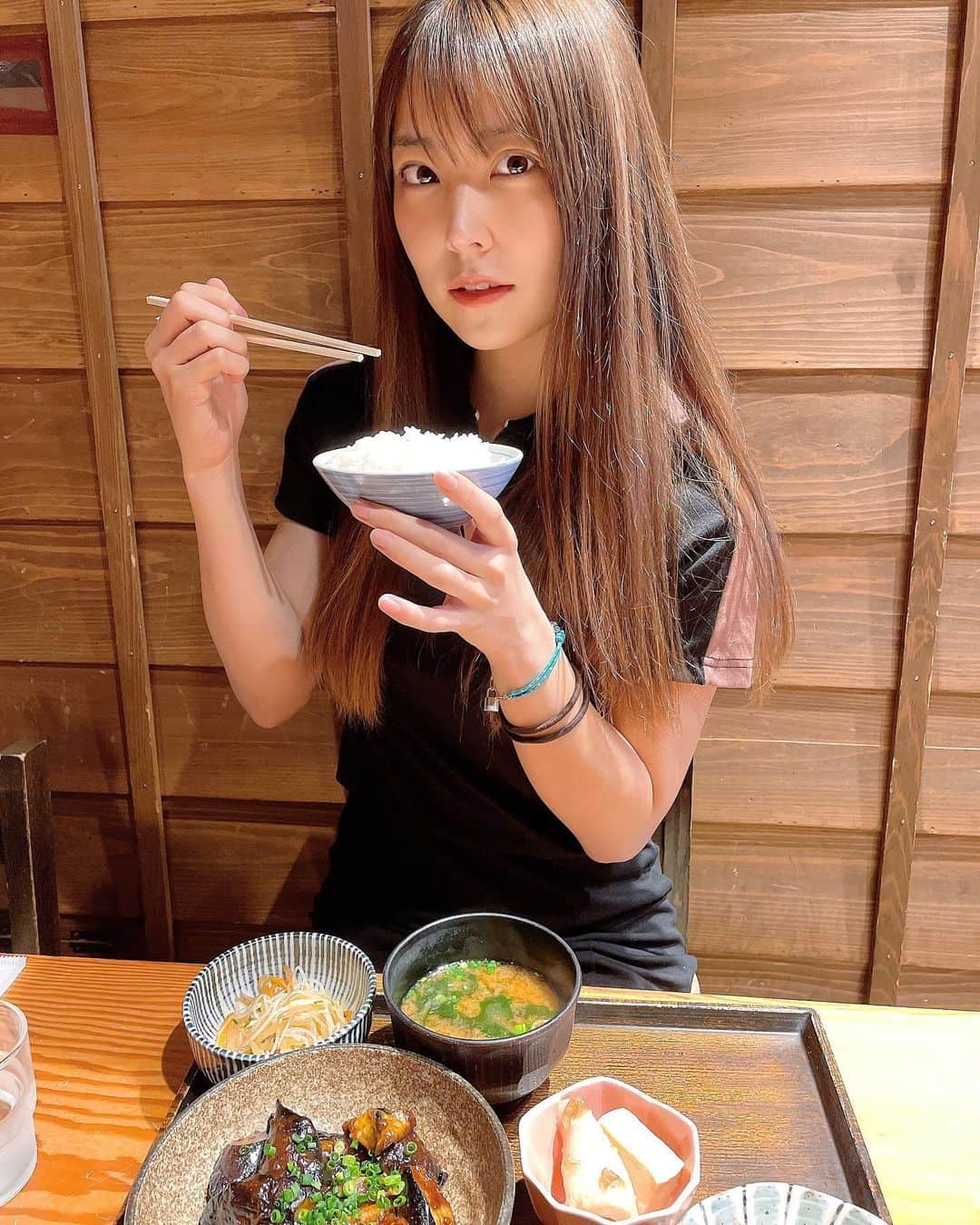 白間美瑠さんのインスタグラム写真 - (白間美瑠Instagram)「美味しい定食屋さん教えてもらった！！ごちそうさまでした🙏🏻 ・ 誰に教えてもらったでしょ〜う🤔」10月2日 12時14分 - shiro36run